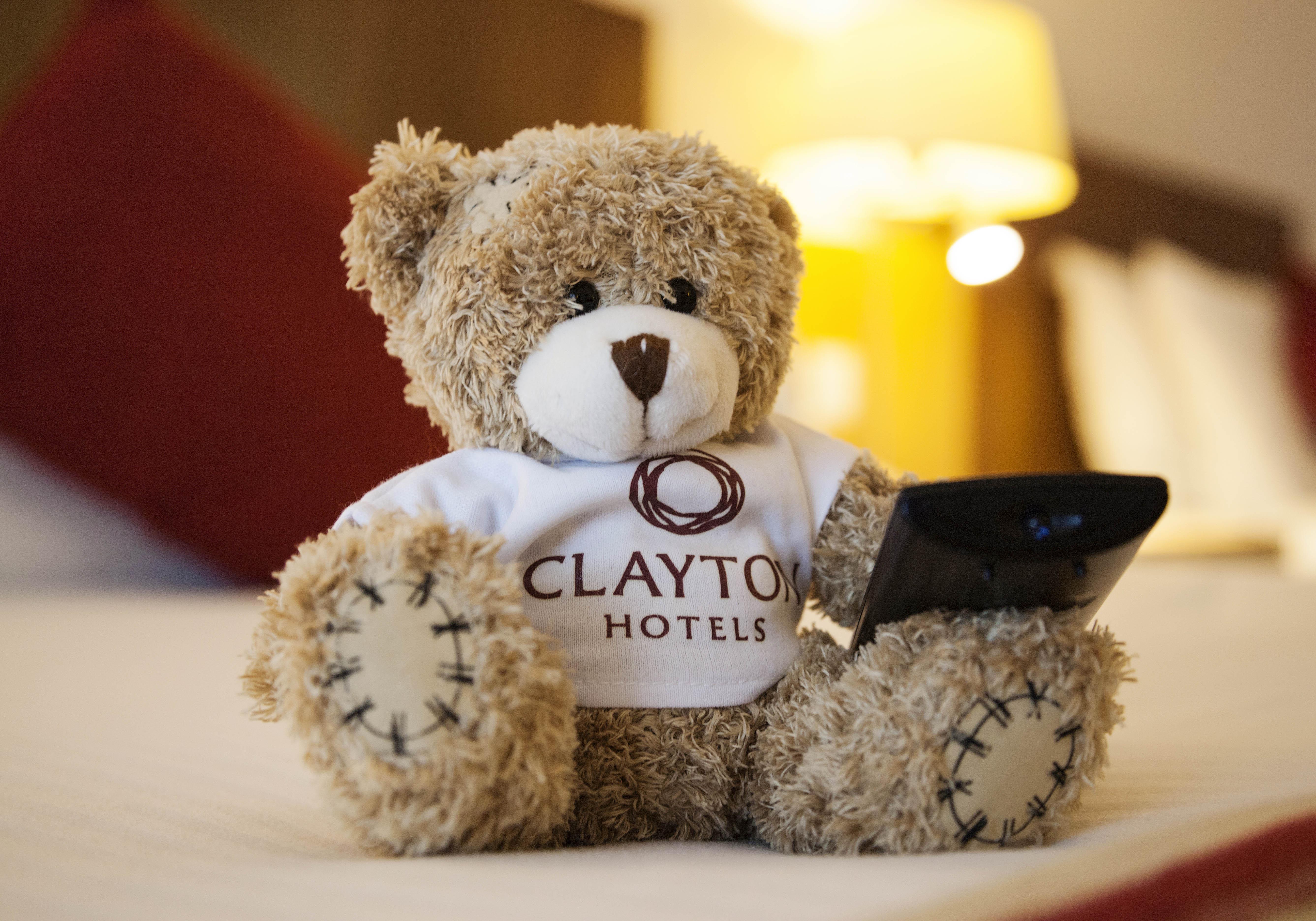 Clayton Hotel Cardiff Lane Dublin Buitenkant foto